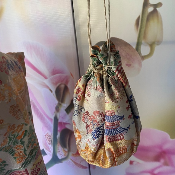 Sakamota Chinese embroidered cape-let - Picture 8 of 8